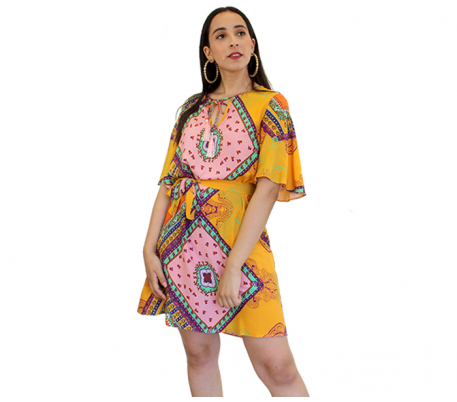 Robe imprimée avec manches cloche Robe imprimée avec manches cloche